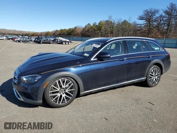 ✅ 2023 Mercedes-Benz E 450 • VIN: W1KZH6AB1PB155552 • Лот: 45599685. Опубликован ранее на Copart с пробегом 22 607 миль. Бесплатный доступ к архиву аукционных продаж из США и подробный отчёт об истории автомобиля на DreamBid. Изображение 1.