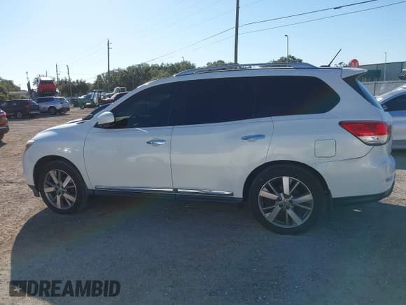 ✅ 2014 Nissan Pathfinder S • VIN: 5N1AR2MM0EC640150 • Lot: 43267387. Listed on IAAI with 229,317 mi. Free auction sales archive from the USA and detailed vehicle history report at DreamBid. Image 14.