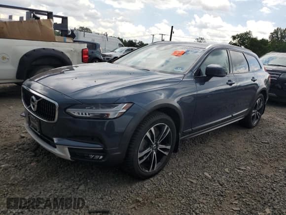 ✅ 2018 Volvo V90 • VIN: YV4102NK2J1022455 • Лот: 61338505. Опубликован ранее на Copart с пробегом 100 796 миль. Бесплатный доступ к архиву аукционных продаж из США и подробный отчёт об истории автомобиля на DreamBid. Изображение 1.