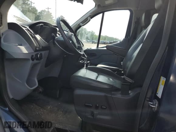 ✅ 2018 Ford Transit Passenger XL • VIN: 1FBZX2YG2JKB39878 • Lot: 54557905. Wystawiony na Copart z przebiegiem 132 974 mil. Bezpłatny archiwum sprzedaży aukcyjnych z USA i szczegółowy raport historii pojazdu na DreamBid. Zdjęcie 7.