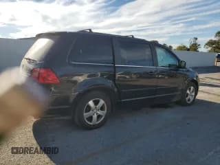 ✅ 2011 Volkswagen Routan SE • VIN: 2V4RW3DG7BR621992 • Лот: 86080455. Опубликован ранее на Copart с пробегом 165 998 миль. Бесплатный доступ к архиву аукционных продаж из США и подробный отчёт об истории автомобиля на DreamBid. Изображение 3.