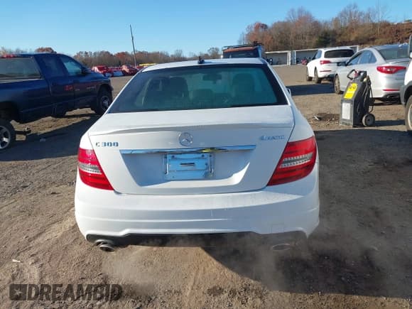 ✅ 2013 Mercedes-Benz C 300 Sport • VIN: WDDGF8AB5DR265984 • Lot: 40816934. Listed on IAAI with 119,355 mi. Free auction sales archive from the USA and detailed vehicle history report at DreamBid. Image 16.