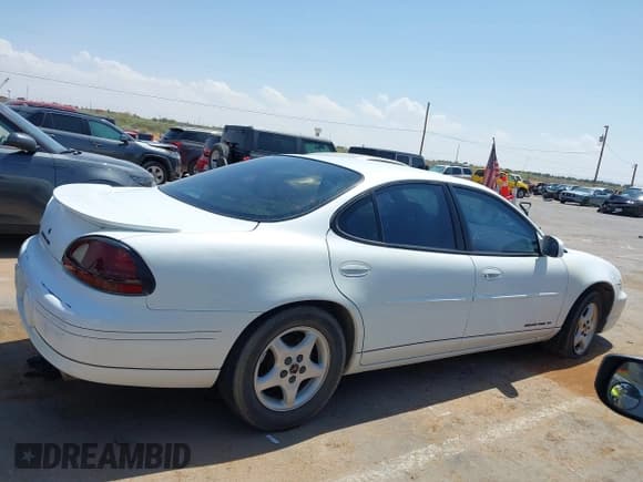 ✅ 2001 Pontiac Grand Prix SE • VIN: 1G2WK52J11F151830 • Lot: 42355528. Wystawiony na IAAI z przebiegiem 176 070 mil. Bezpłatny archiwum sprzedaży aukcyjnych z USA i szczegółowy raport historii pojazdu na DreamBid. Zdjęcie 13.