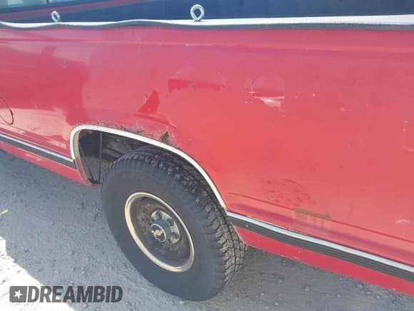 ✅ 1994 Chevrolet Silverado 2500 • VIN: 1GCFC24KXRE116072 • Лот: 42109439. Опубликован ранее на IAAI с пробегом 212 142 миль. Бесплатный доступ к архиву аукционных продаж из США и подробный отчёт об истории автомобиля на DreamBid. Изображение 13.