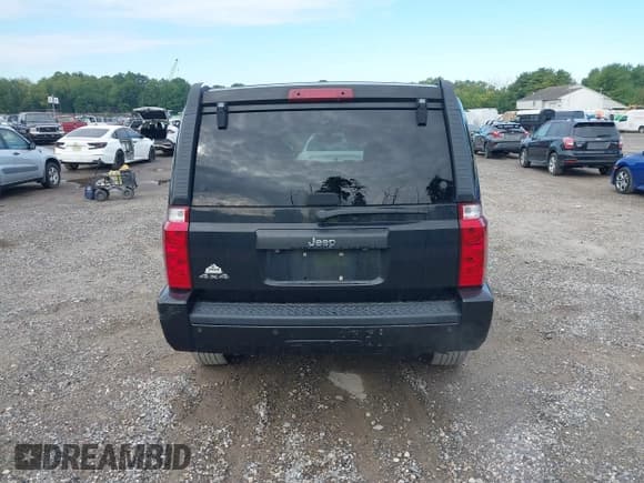 ✅ 2010 Jeep Commander Sport • VIN: 1J4RG4GK9AC158431 • Лот: 43107181. Опубликован ранее на IAAI с пробегом 170 819 миль. Бесплатный доступ к архиву аукционных продаж из США и подробный отчёт об истории автомобиля на DreamBid. Изображение 17.