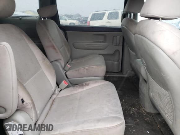✅ 2016 Kia Sedona LX • VIN: KNDMB5C15G6096535 • Лот: 82300735. Опубликован ранее на Copart с пробегом 98 998 миль. Бесплатный доступ к архиву аукционных продаж из США и подробный отчёт об истории автомобиля на DreamBid. Изображение 11.