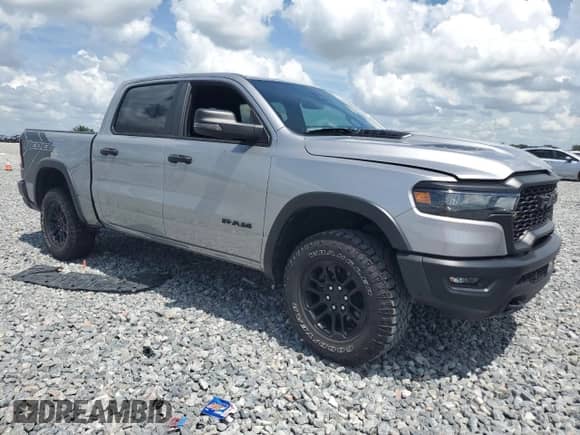 2025 Ram 1500 Rebel z VIN 1C6SRFLP5SN521500, wystawiony jako Copart lot #67063795 z przebiegiem 15 845 mil mil oraz Szkoda całkowita • Salvage title. Historia ofert i sprzedaży dostępna na DreamBid. Obrazek 4.