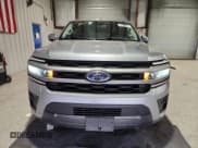 ✅ 2024 Ford Expedition XLT • VIN: 1FMJU1H84REA35578 • Lot: 90061285. Wystawiony na Copart z przebiegiem 52 407 mil. Bezpłatny archiwum sprzedaży aukcyjnych z USA i szczegółowy raport historii pojazdu na DreamBid. Zdjęcie 5.