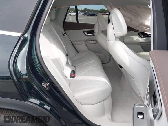 ✅ 2023 Mercedes-Benz EQE 500 • VIN: 4JGGM2CB8PA009184 • Lot: 43571742. Wystawiony na IAAI z przebiegiem 16 692 mil. Bezpłatny archiwum sprzedaży aukcyjnych z USA i szczegółowy raport historii pojazdu na DreamBid. Zdjęcie 8.