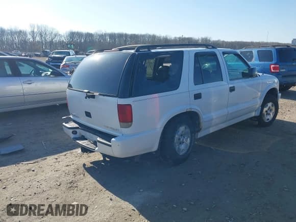 ✅ 2001 Chevrolet Blazer LT • VIN: 1GNDT13W312156772 • Lot: 41826929. Wystawiony na IAAI z przebiegiem 195 474 mil. Bezpłatny archiwum sprzedaży aukcyjnych z USA i szczegółowy raport historii pojazdu na DreamBid. Zdjęcie 4.