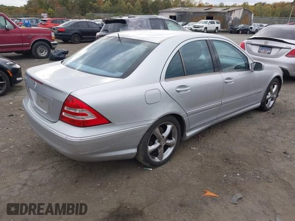 ✅ 2006 Mercedes-Benz C 230 Sport • VIN: WDBRF52H96A872751 • Lot: 43544308. Wystawiony na IAAI z przebiegiem 171 122 mil. Bezpłatny archiwum sprzedaży aukcyjnych z USA i szczegółowy raport historii pojazdu na DreamBid. Zdjęcie 4.