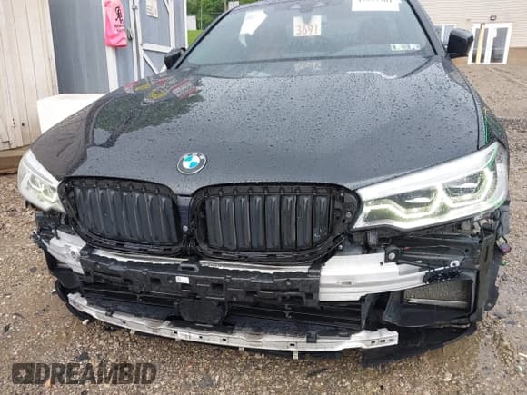 ✅ 2018 BMW 5 Series M550i xDrive • VIN: WBAJB9C5XJB286923 • Лот: 42527301. Опубликован ранее на IAAI с пробегом 76 923 миль. Бесплатный доступ к архиву аукционных продаж из США и подробный отчёт об истории автомобиля на DreamBid. Изображение 17.