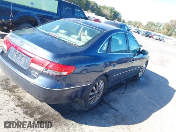 ✅ 2006 Hyundai Azera SE • VIN: KMHFC46F26A048795 • Lot: 43503382. Listed on IAAI with 172,785 mi. Free auction sales archive from the USA and detailed vehicle history report at DreamBid. Image 4.