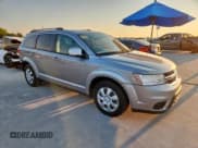 ✅ 2019 Dodge Journey SE • VIN: 3C4PDCBB2KT773951 • Lot: 82216875. Wystawiony na Copart z przebiegiem 93 246 mil. Bezpłatny archiwum sprzedaży aukcyjnych z USA i szczegółowy raport historii pojazdu na DreamBid. Zdjęcie 4.