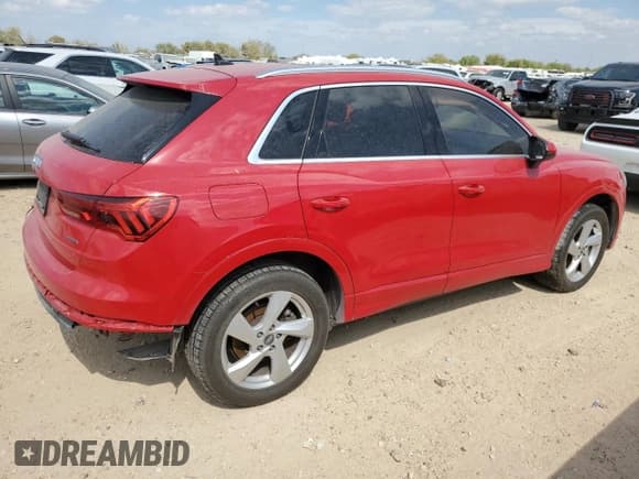 ✅ 2020 Audi Q3 Premium • VIN: WA1AECF33L1022365 • Lot: 91318385. Wystawiony na Copart z przebiegiem 70 168 mil. Bezpłatny archiwum sprzedaży aukcyjnych z USA i szczegółowy raport historii pojazdu na DreamBid. Zdjęcie 3.
