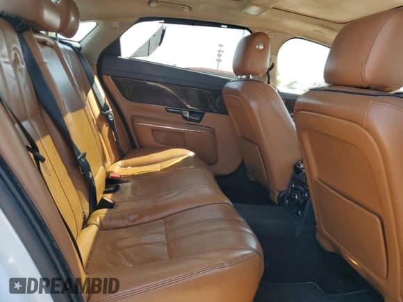 ✅ 2012 Jaguar XJ XJL • VIN: SAJWA2GB0CLV37059 • Lot: 67568695. Wystawiony na Copart z przebiegiem 99 880 mil. Bezpłatny archiwum sprzedaży aukcyjnych z USA i szczegółowy raport historii pojazdu na DreamBid. Zdjęcie 10.