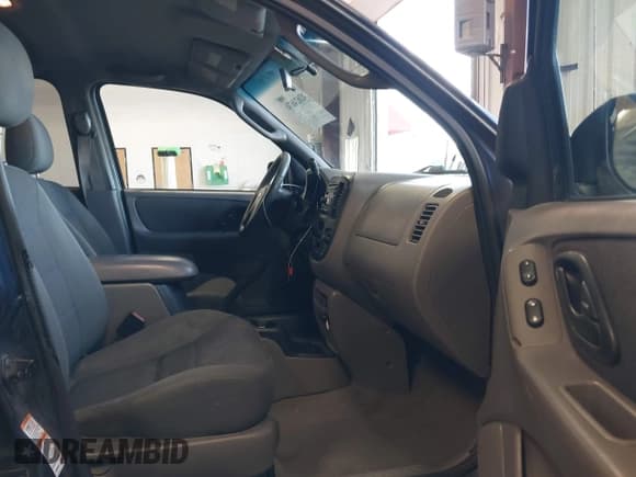 ✅ 2002 Ford Escape XLT • VIN: 1FMCU031X2KA37050 • Лот: 42024674. Опубликован ранее на IAAI с пробегом 199 249 миль. Бесплатный доступ к архиву аукционных продаж из США и подробный отчёт об истории автомобиля на DreamBid. Изображение 5.