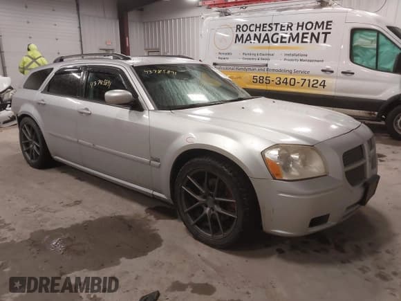 ✅ 2005 Dodge Magnum • VIN: 2D8GZ58225H555737 • Lot: 43785891. Listed on IAAI with 122,260 mi. Free auction sales archive from the USA and detailed vehicle history report at DreamBid. Image 1.