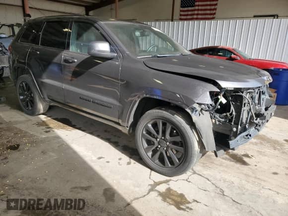 2018 Jeep Grand Cherokee Altitude z VIN 1C4RJFAG1JC390447, wystawiony jako Copart lot #90273155 z przebiegiem 133 723 mil mil oraz Szkoda całkowita • Salvage title. Historia ofert i sprzedaży dostępna na DreamBid. Obrazek 4.