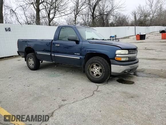 2002 Chevrolet Silverado 1500 LS with VIN 1GCEK14T52Z214216, listed as a Copart auction lot 44792395 with 370,685 mi miles and Salvage title. Bid and sale history available at DreamBid. Image 10.