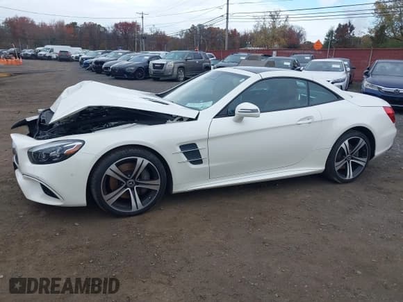 ✅ 2019 Mercedes-Benz SL 450 • VIN: WDDJK6GA7KF054496 • Lot: 43592895. Wystawiony na IAAI z przebiegiem 53 383 mil. Bezpłatny archiwum sprzedaży aukcyjnych z USA i szczegółowy raport historii pojazdu na DreamBid. Zdjęcie 17.