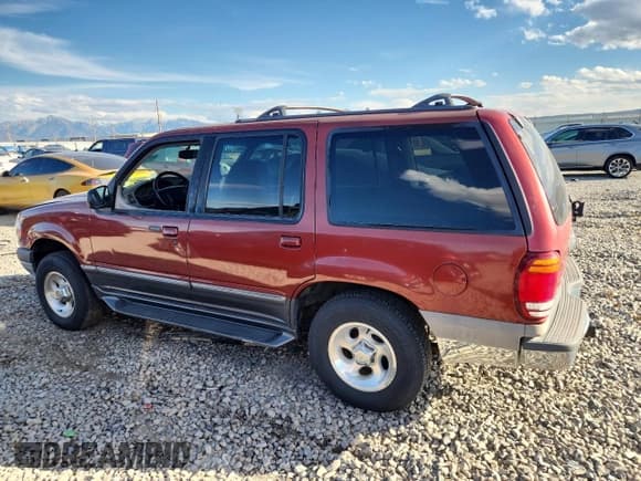✅ 2000 Ford Explorer XLT • VIN: 1FMZU73E0YZB38538 • Lot: 84955135. Listed on Copart with 243,879 mi. Free auction sales archive from the USA and detailed vehicle history report at DreamBid. Image 2.