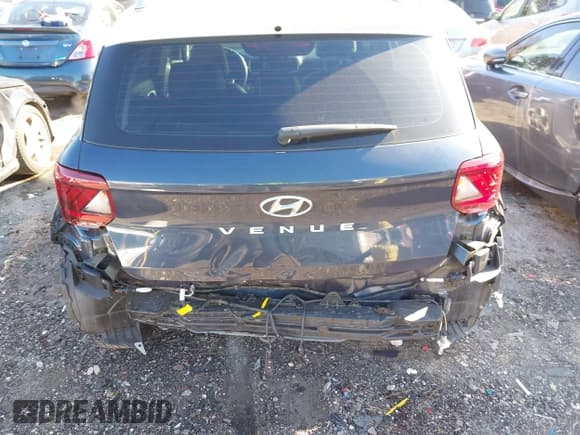 ✅ 2022 Hyundai Venue Limited • VIN: KMHRC8A32NU187727 • Lot: 41248613. Listed on IAAI with 48,923 mi. Free auction sales archive from the USA and detailed vehicle history report at DreamBid. Image 6.