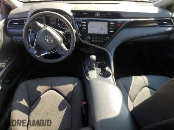 2019 Toyota Camry LE z VIN 4T1B11HK8KU822036, wystawiony jako Copart lot #71805945 z przebiegiem 106 584 mil mil oraz Szkoda całkowita • Salvage title. Historia ofert i sprzedaży dostępna na DreamBid. Obrazek 8.