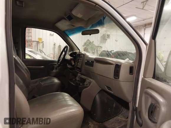 ✅ 2001 Chevrolet Express Cargo • VIN: 1GCFG25W911173770 • Lot: 43657435. Listed on IAAI with 162,119 mi. Free auction sales archive from the USA and detailed vehicle history report at DreamBid. Image 5.