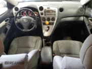 ✅ 2009 Toyota Matrix S • VIN: 2T1KE40E89C020769 • Lot: 62018885. Wystawiony na Copart z przebiegiem 238 462 mil. Bezpłatny archiwum sprzedaży aukcyjnych z USA i szczegółowy raport historii pojazdu na DreamBid. Zdjęcie 8.