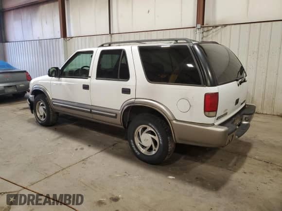 2000 Chevrolet Blazer LT z VIN 1GNDT13W4Y2109549, wystawiony jako Copart lot #79414994 z przebiegiem 133 338 mil mil oraz Szkoda całkowita • Salvage title. Historia ofert i sprzedaży dostępna na DreamBid. Obrazek 2.