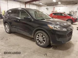 ✅ 2021 Ford Escape SE • VIN: 1FMCU9G64MUB17980 • Lot: 43614730. Listed on IAAI with 48,734 mi. Free auction sales archive from the USA and detailed vehicle history report at DreamBid. Image 1.