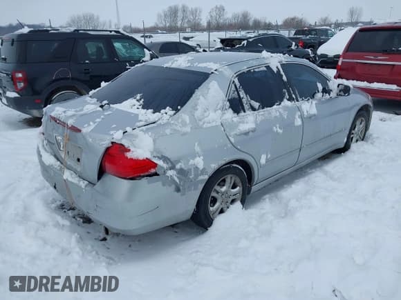 ✅ 2006 Honda Accord EX-L • VIN: 1HGCM56866A008927 • Lot: 43916211. Listed on IAAI with 176,880 mi. Free auction sales archive from the USA and detailed vehicle history report at DreamBid. Image 4.