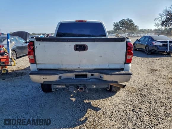 ✅ 2006 Chevrolet Silverado 2500HD Work Truck • VIN: 1GCHC29U46E280481 • Лот: 93956625. Опубликован ранее на Copart с пробегом Не указан. Бесплатный доступ к архиву аукционных продаж из США и подробный отчёт об истории автомобиля на DreamBid. Изображение 6.