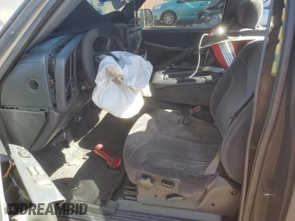 ✅ 1999 GMC Sierra 1500 SLE • VIN: 1GTEC14V1XZ506922 • Lot: 92486785. Wystawiony na Copart z przebiegiem Nie podano. Bezpłatny archiwum sprzedaży aukcyjnych z USA i szczegółowy raport historii pojazdu na DreamBid. Zdjęcie 7.