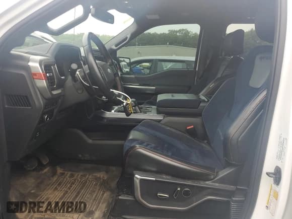 ✅ 2023 Ford F-150 Raptor • VIN: 1FTFW1RG8PFB20800 • Lot: 60489245. Wystawiony na Copart z przebiegiem 73 831 mil. Bezpłatny archiwum sprzedaży aukcyjnych z USA i szczegółowy raport historii pojazdu na DreamBid. Zdjęcie 7.