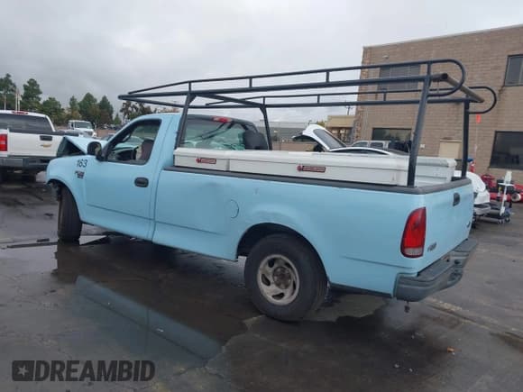 ✅ 2002 Ford F-150 XL • VIN: 1FTRF17W52KA32102 • Lot: 43752125. Wystawiony na IAAI z przebiegiem 303 926 mil. Bezpłatny archiwum sprzedaży aukcyjnych z USA i szczegółowy raport historii pojazdu na DreamBid. Zdjęcie 3.