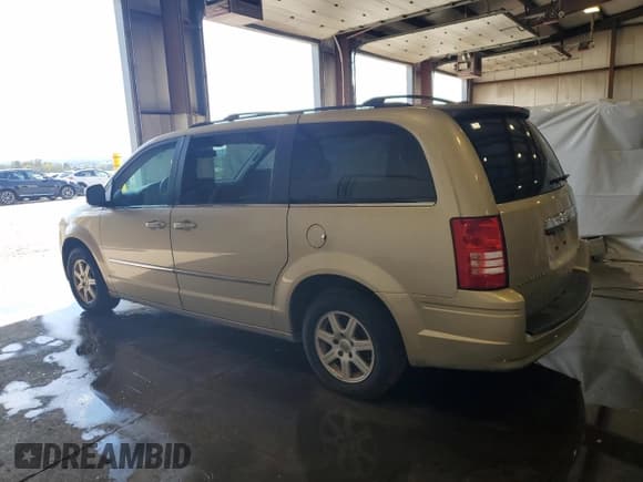 ✅ 2010 Chrysler Town & Country Touring Plus • VIN: 2A4RR8D18AR456960 • Lot: 84434365. Wystawiony na Copart z przebiegiem 171 736 mil. Bezpłatny archiwum sprzedaży aukcyjnych z USA i szczegółowy raport historii pojazdu na DreamBid. Zdjęcie 2.