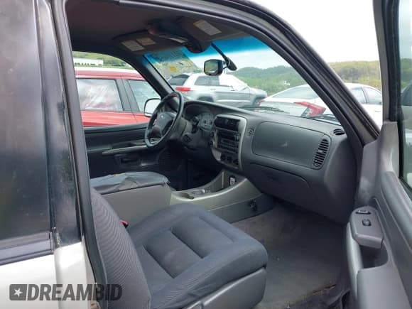 ✅ 2002 Ford Explorer Sport XLS • VIN: 1FMZU70E62UD50921 • Лот: 42113628. Опубликован ранее на IAAI с пробегом 274 135 миль. Бесплатный доступ к архиву аукционных продаж из США и подробный отчёт об истории автомобиля на DreamBid. Изображение 5.