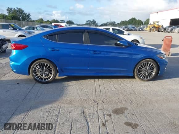 2018 Hyundai Elantra Sport с VIN KMHD04LB9JU612211, выставлен на аукционе IAAI как лот 40570984 с пробегом 76 198 миль миль и . История ставок и продаж доступна на DreamBid. Изображение 13.