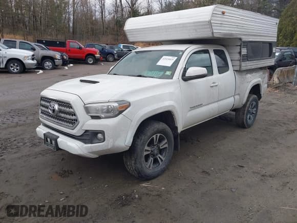 ✅ 2017 Toyota Tacoma SR5 • VIN: 5TFSZ5AN9HX054664 • Lot: 41925825. Listed on IAAI with 104,725 mi. Free auction sales archive from the USA and detailed vehicle history report at DreamBid. Image 2.