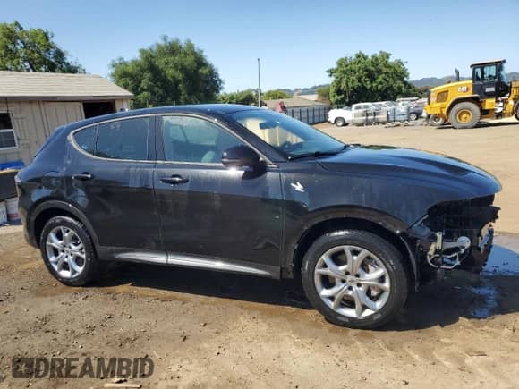 2024 Dodge Hornet R/T z VIN ZACPDFCW5R3A29675, wystawiony jako Copart lot #57140675 z przebiegiem 32 816 mil mil oraz Czysty tytuł • Clean title. Historia ofert i sprzedaży dostępna na DreamBid. Obrazek 4.