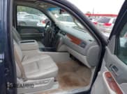 ✅ 2007 Chevrolet Suburban LT • VIN: 1GNFK16367J212232 • Lot: 43274931. Listed on IAAI with 214,704 mi. Free auction sales archive from the USA and detailed vehicle history report at DreamBid. Image 5.