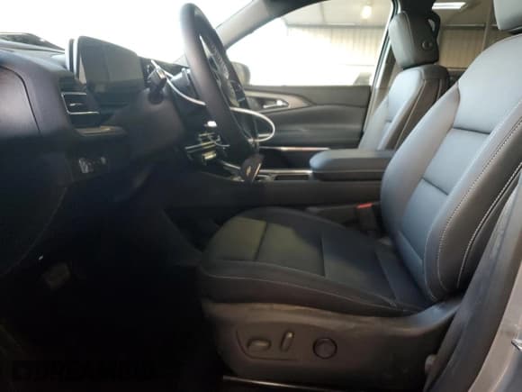 ✅ 2026 Chevrolet Traverse AWD LT • VIN: 1GNEVGKS9TJ136342 • Lot: 91678385. Wystawiony na Copart z przebiegiem 4 359 mil. Bezpłatny archiwum sprzedaży aukcyjnych z USA i szczegółowy raport historii pojazdu na DreamBid. Zdjęcie 7.