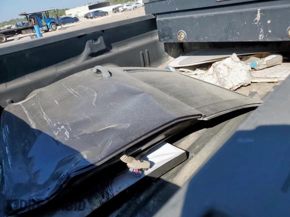 ✅ 2015 Chevrolet Silverado 2500HD LT • VIN: 1GC1KVE88FF162104 • Lot: 86138115. Wystawiony na Copart z przebiegiem 190 254 mil. Bezpłatny archiwum sprzedaży aukcyjnych z USA i szczegółowy raport historii pojazdu na DreamBid. Zdjęcie 12.