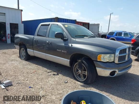 2003 Dodge 1500 ST z VIN 1D7HA18N63S303062, wystawiony jako IAAI lot #42756553 z przebiegiem 167 746 mil mil oraz . Historia ofert i sprzedaży dostępna na DreamBid. Obrazek 1.