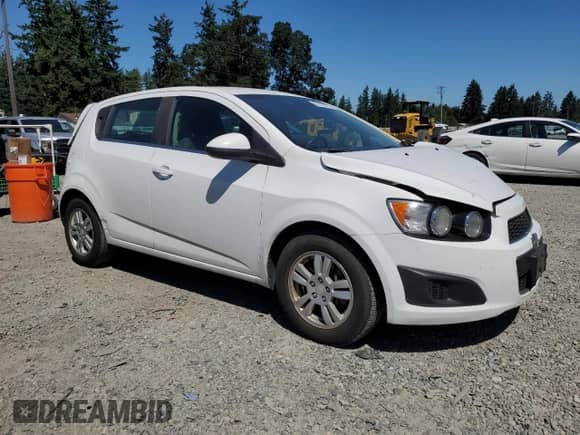 2013 Chevrolet Sonic LT z VIN 1G1JD6SG0D4199810, wystawiony jako Copart lot #63103015 z przebiegiem 128 825 mil mil oraz Szkoda całkowita • Salvage title. Historia ofert i sprzedaży dostępna na DreamBid. Obrazek 4.