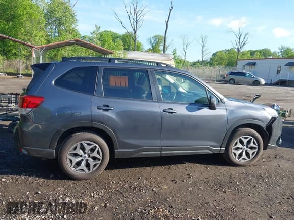 ✅ 2024 Subaru Forester Premium • VIN: JF2SKACC8RH509283 • Lot: 42151924. Listed on IAAI with 10,593 mi. Free auction sales archive from the USA and detailed vehicle history report at DreamBid. Image 13.