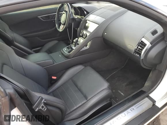 ✅ 2020 Jaguar F-Type P300 • VIN: SAJDD1GX5LCK67704 • Lot: 43954084. Wystawiony na Copart z przebiegiem Nie podano. Bezpłatny archiwum sprzedaży aukcyjnych z USA i szczegółowy raport historii pojazdu na DreamBid. Zdjęcie 10.