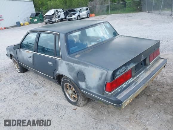 ✅ 1987 Chevrolet Celebrity • VIN: 1G1AW51W9H6195195 • Лот: 42040092. Опубликован ранее на IAAI с пробегом 117 321 миль. Бесплатный доступ к архиву аукционных продаж из США и подробный отчёт об истории автомобиля на DreamBid. Изображение 3.